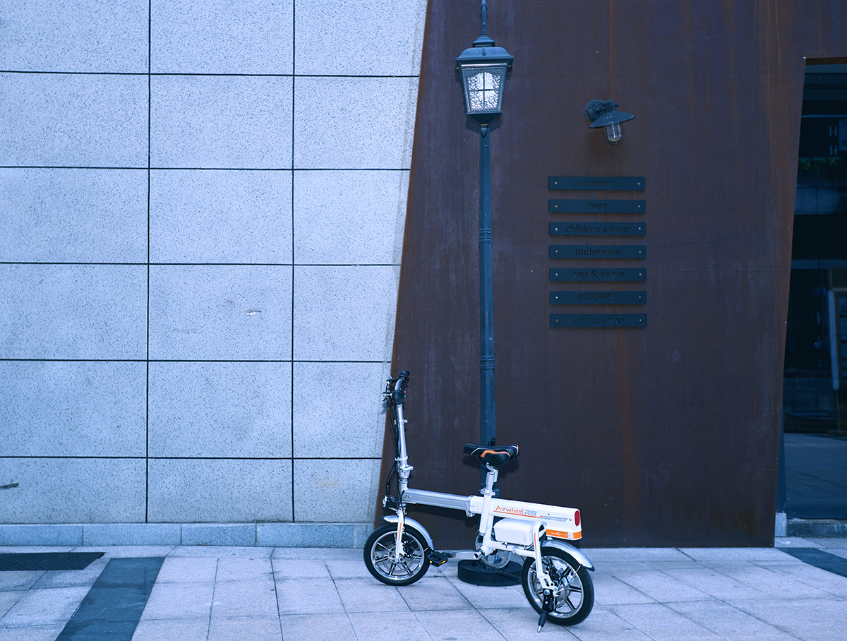 Airwheel R6 smart assist bike